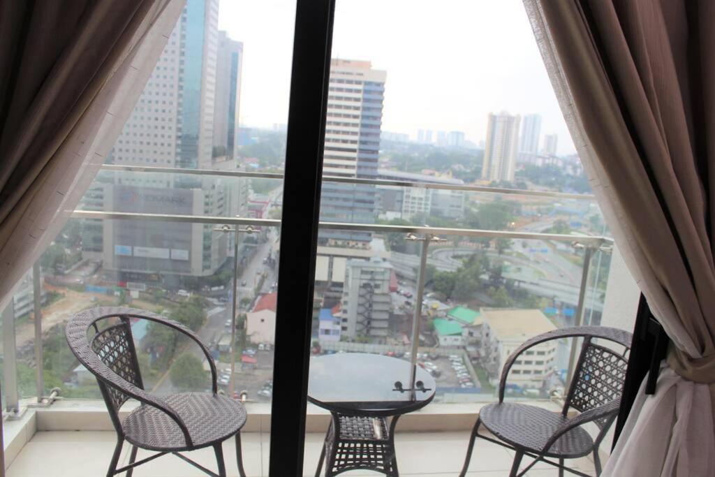 Suasana Suites D'Home JB Johor Bahru Bagian luar foto